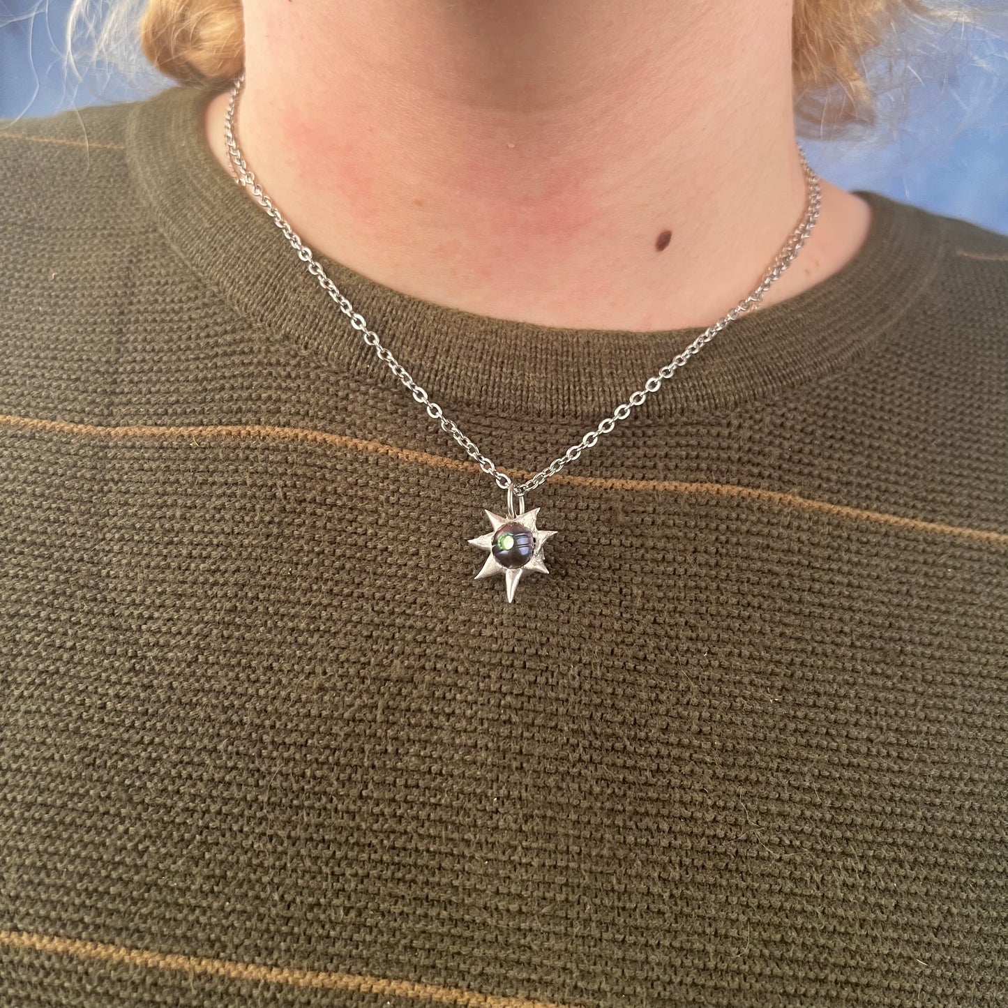 a aShining pearl pendant